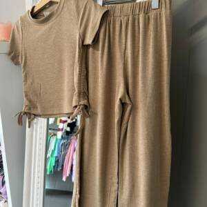 Home set camel