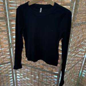 Bina Longsleeve Black
